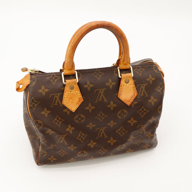 Amana-vintage-sacs-de-luxe-pas-cher-bag-details-occasion-speedy-dior-seconde-main-exclusif-sac-vuitton-authentique-noé-papillon