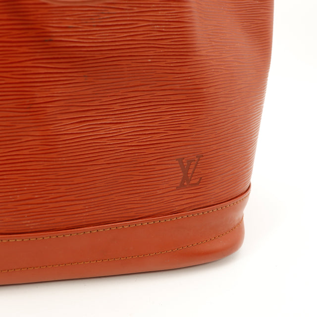 Amana-vintage-sacs-de-luxe-pas-cher-bag-details-occasion-speedy-dior-seconde-main-exclusif-sac-vuitton-authentique-noé-papillon