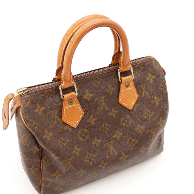 Amana-vintage-sacs-de-luxe-pas-cher-bag-details-occasion-speedy-dior-seconde-main-exclusif-sac-vuitton-authentique-noé-papillon