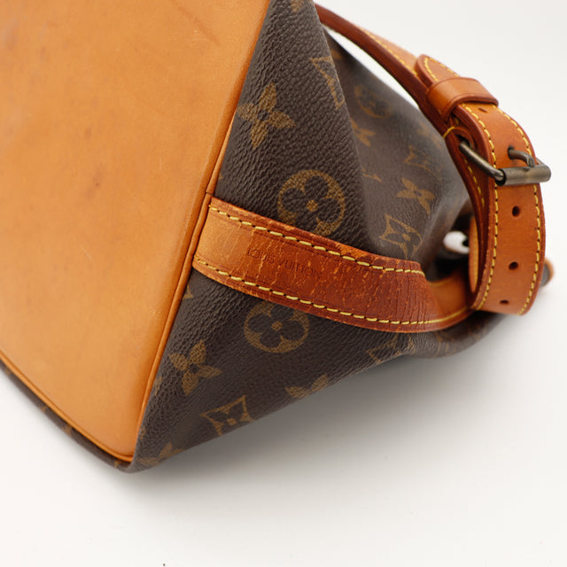 Amana-vintage-sacs-de-luxe-pas-cher-bag-details-occasion-speedy-dior-seconde-main-exclusif-sac-vuitton-authentique-noé-papillon