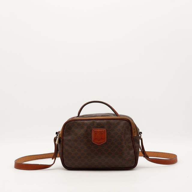 El neceser Céline con bandolera Macadam