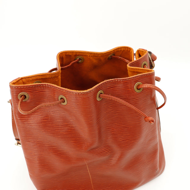 Amana-vintage-sacs-de-luxe-pas-cher-bag-details-occasion-speedy-dior-seconde-main-exclusif-sac-vuitton-authentique-noé-papillon