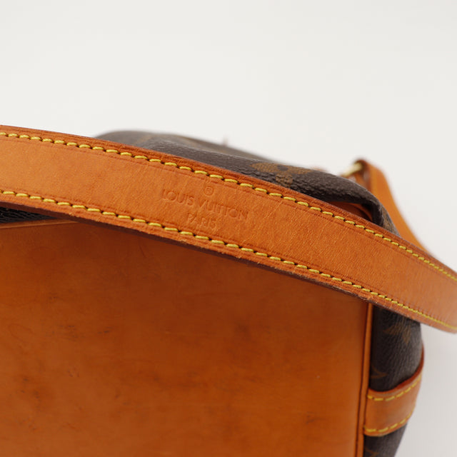 Amana-vintage-sacs-de-luxe-pas-cher-bag-details-occasion-speedy-dior-seconde-main-exclusif-sac-vuitton-authentique-noé-papillon