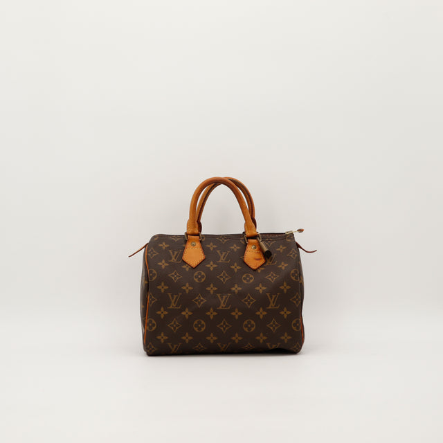 Amana-vintage-sacs-de-luxe-pas-cher-bag-details-occasion-speedy-dior-seconde-main-exclusif-sac-vuitton-authentique-noé-papillon