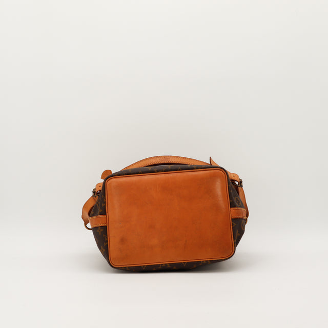 Amana-vintage-sacs-de-luxe-pas-cher-bag-details-occasion-speedy-dior-seconde-main-exclusif-sac-vuitton-authentique-noé-papillon